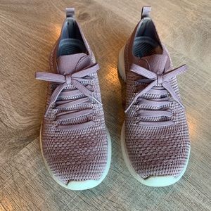 Sketchers Memory Foam Tennis shoes